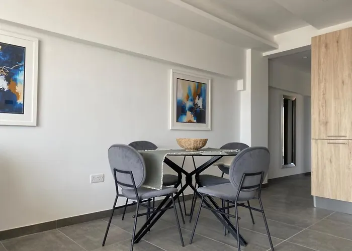 86 Spinola Bay